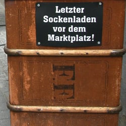 Strumpfgeschäft Sabine Lüllich - Darüber schmunzelt man doch jedes Mal, der letzte Sockenladen vor dem Marktplatz!