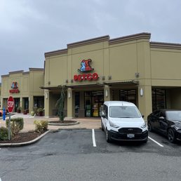 Exterior photo of Petco - Issaquah, Washington Exterior photo of Petco - Issaquah, Washington