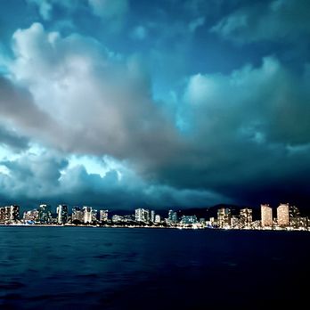 Sail Hawaiian Style Catamaran - Honolulu skyline - Sailing Near Me - Honolulu, Hawaii Sail Hawaiian Style Catamaran - Honolulu skyline - Sailing Near Me - Honolulu, Hawaii