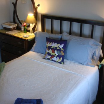 John Sterling Harbor House - Perriwinkle Room with a direct harbor view - Bed & Breakfast Near Me - Monhegan, Maine John Sterling Harbor House - Perriwinkle Room with a direct harbor view - Bed & Breakfast Near Me - Monhegan, Maine