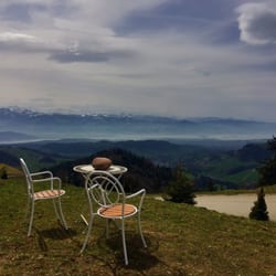 Restaurant Gasthaus Alp Scheidegg - Nur schon die Aussicht auf dem Weg nach oben ist ein Besuch wert.