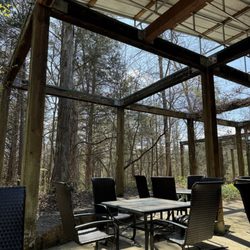 Issac's Cafe - Outdoor dining area