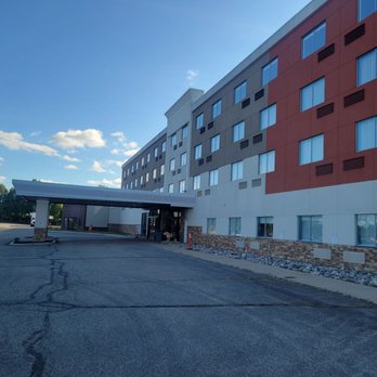 Holiday Inn Express Big Rapids - Harsh is the only way to describe this non-existent landscape. This one looks like the front entrance to a quarry. - Venues & Event Spaces Near Me - Big Rapids, Michigan Holiday Inn Express Big Rapids - Harsh is the only way to describe this non-existent landscape. This one looks like the front entrance to a quarry. - Venues & Event Spaces Near Me - Big Rapids, Michigan