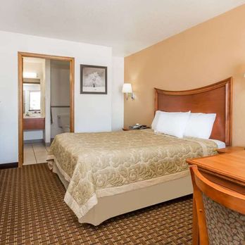 Super 8 by Wyndham Goodland - Guest room - Hotels Near Me - Goodland, Kansas Super 8 by Wyndham Goodland - Guest room - Hotels Near Me - Goodland, Kansas