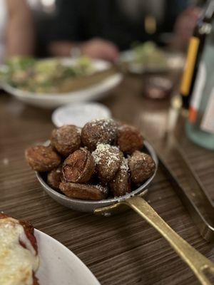 AMARI Italian Kitchen & Wine Shop by null