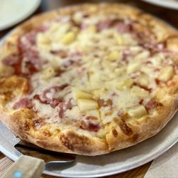 Tulio’s Pizzeria - Hawaiian pizza
