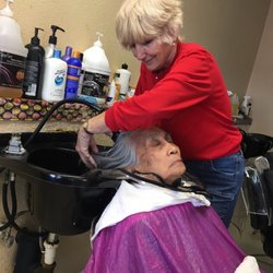 The Hair Shoppe - Shampoo time!