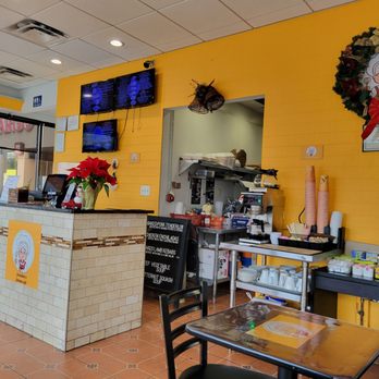 Grandma's Famous Cafe - Simple, clean, and a warm vibe with a touch of Seasonal decor - Cafes Near Me - Alexandria, Virginia Grandma's Famous Cafe - Simple, clean, and a warm vibe with a touch of Seasonal decor - Cafes Near Me - Alexandria, Virginia
