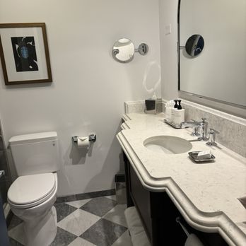InterContinental Chicago Magnificent Mile - Bathroom - Hotels Near Me - Chicago, Illinois InterContinental Chicago Magnificent Mile - Bathroom - Hotels Near Me - Chicago, Illinois