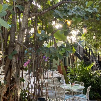 Swan - Entrance/outdoor seating area - Modern European Near Me - Miami, Florida Swan - Entrance/outdoor seating area - Modern European Near Me - Miami, Florida