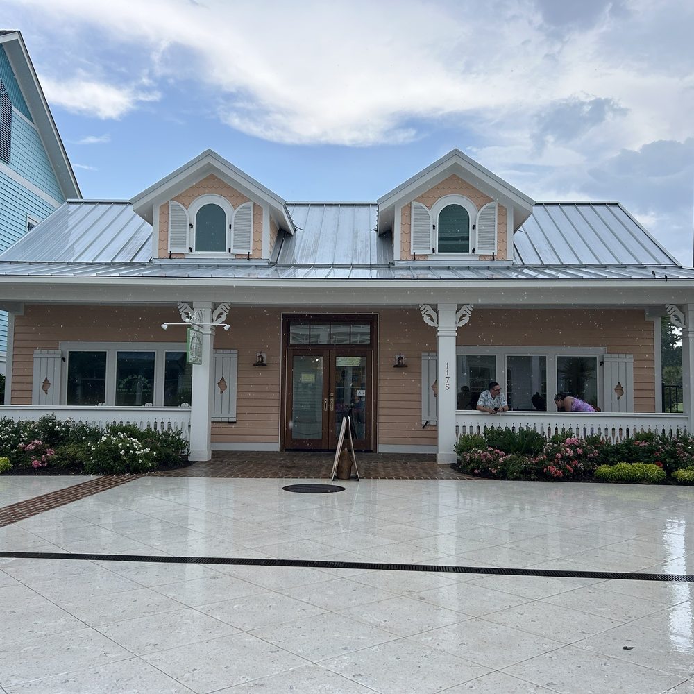 The Pineapple Hut - Outside view - Ice Cream & Frozen Yogurt Near Me - Myrtle Beach, South Carolina The Pineapple Hut - Outside view - Ice Cream & Frozen Yogurt Near Me - Myrtle Beach, South Carolina