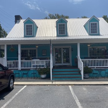 Theo's Pancake House - It looks small from the outside, but it is deceptively large on the inside - American Near Me - Myrtle Beach, South Carolina