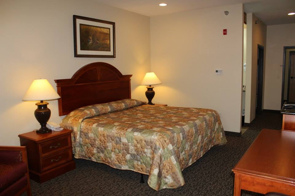 LOKENS RUSHFORD INN Updated September 2024 201 State Hwy 16