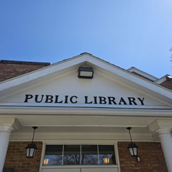 Clarendon Hills Public Library - Out front/entrance