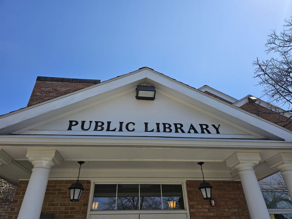 CLARENDON HILLS PUBLIC LIBRARY Updated August 2024 7 N Prospect Ave