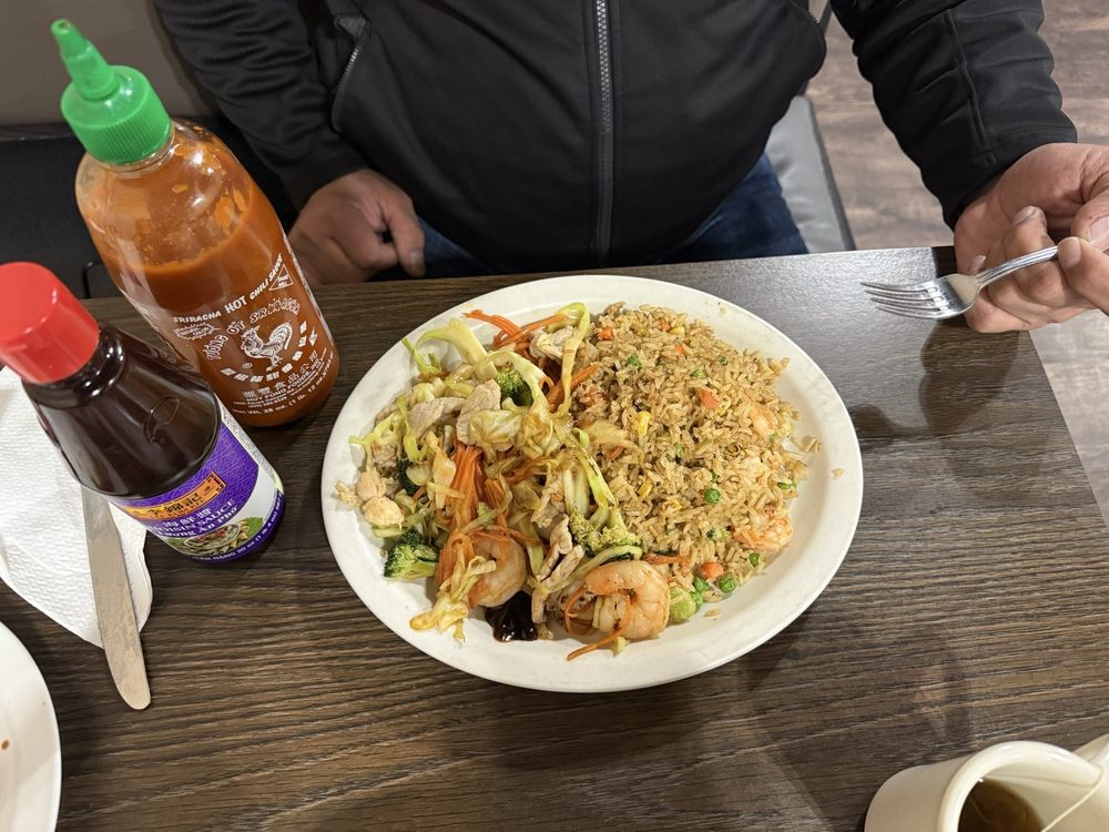 D&H Vietnamese Food Logo