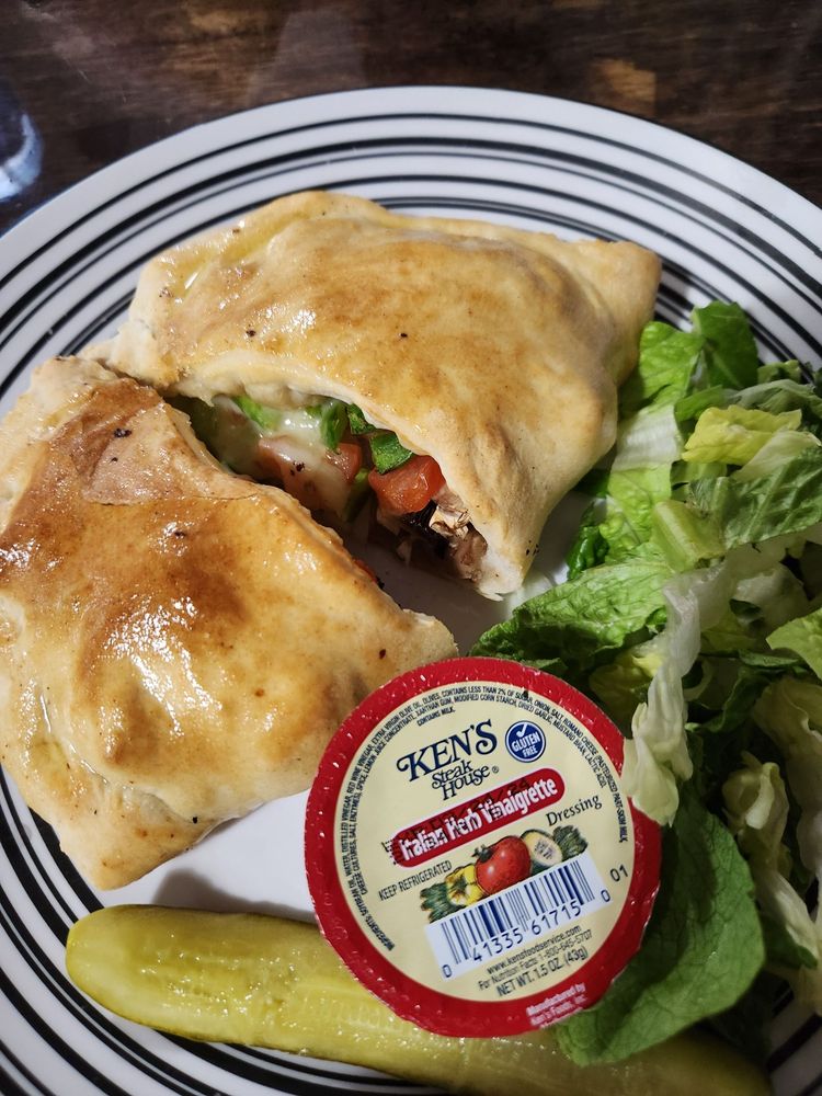 Calendar's Pizzeria & Sports Bar Image