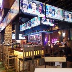 Modelos Sports Cantina - Bar. 29 degree about 30 on tap