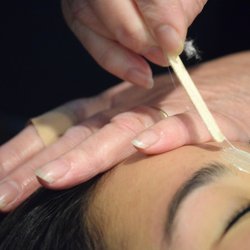 Salon 115 - Eyebrow waxing