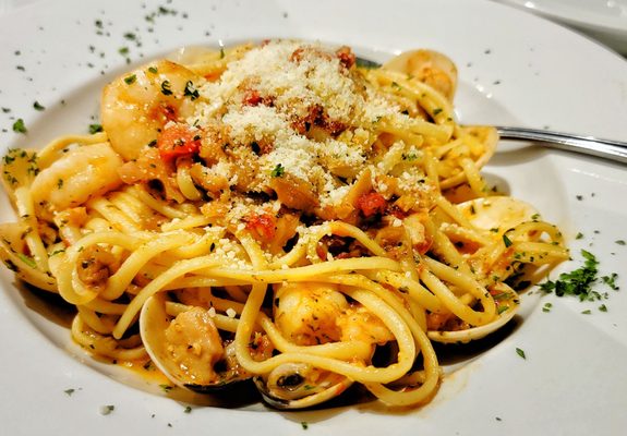 Photo of Sangiovese Ristorante - Indianapolis, IN, US. Linguini con vongole