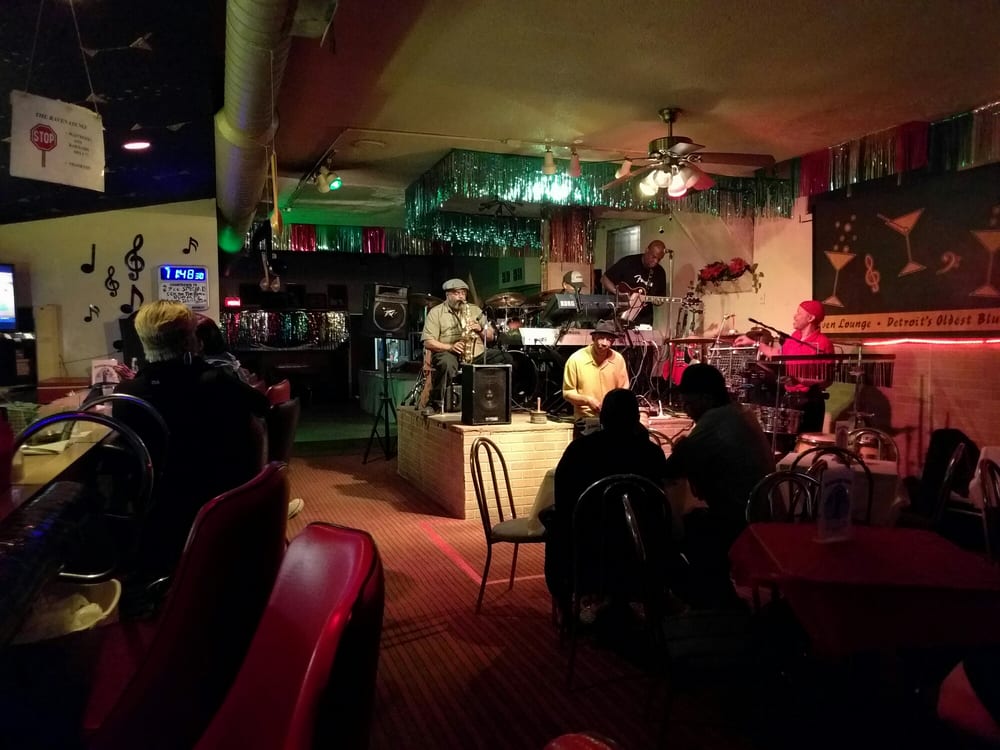 Raven Lounge & Restaurant