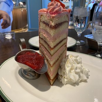 Sadelle's - Desert strawberry cake - Breakfast & Brunch Near Me - Las Vegas, Nevada