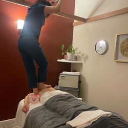 Earthy Ruby - Back walk massage