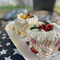 T&5 Cafe Bakery - Strawberry Lava cake