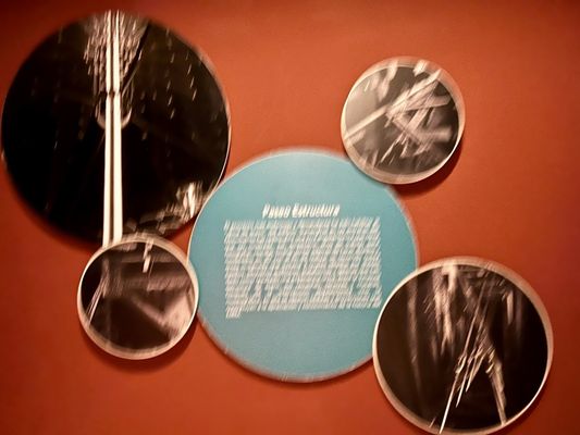 Monument to the Revolution by null