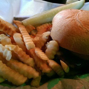 Valley Inn - The pig sandwich not on a pretzel bun as described on Tv, not on the menu either, what's up with that. - Fast Food Near Me - Milwaukee, Wisconsin