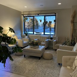Relaxation Area with fresh flowers