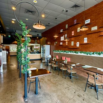 Maroon Kitchen And Bar - The lovely, relaxing interior. - Mediterranean Near Me - San Fernando Valley, California Maroon Kitchen And Bar - The lovely, relaxing interior. - Mediterranean Near Me - San Fernando Valley, California