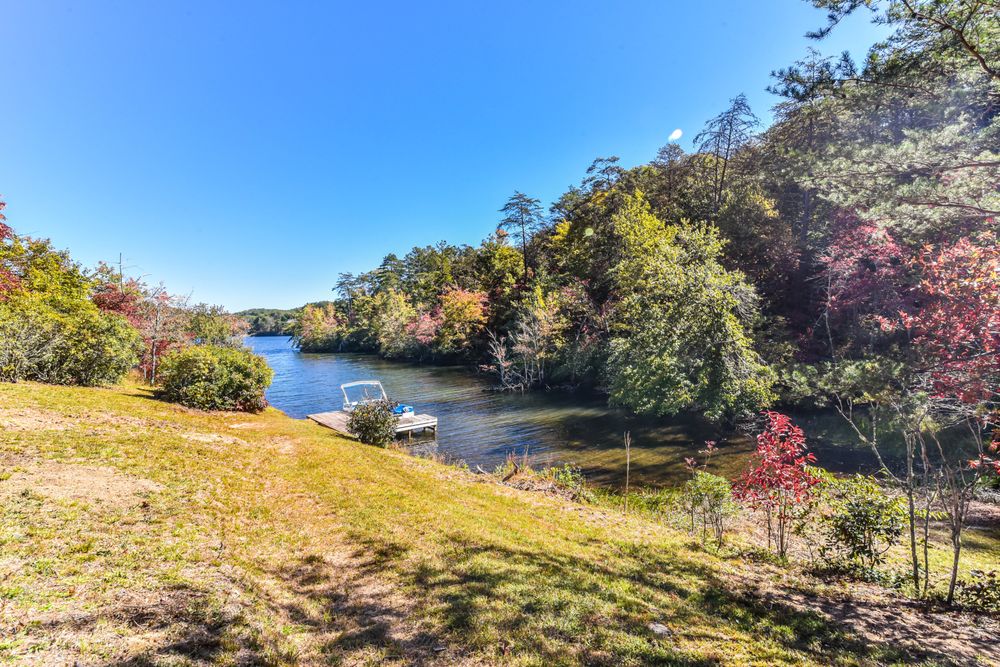 BRANDIE THOMAS MOUNTAIN PLACE REALTY Contact Agent 11 Overview Dr
