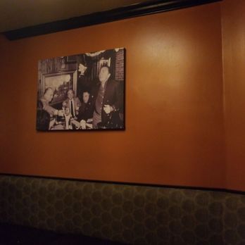 Tony Roma's - Staring at the wall art, while waiting to be seated - Barbeque Near Me - Anaheim, California Tony Roma's - Staring at the wall art, while waiting to be seated - Barbeque Near Me - Anaheim, California