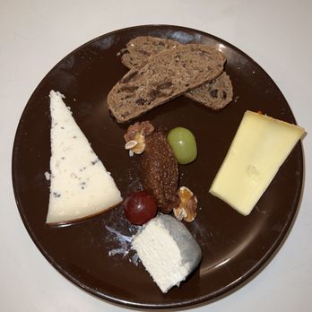 Hemelse Modder - Dutch cheeses (included in 4-course dinner (~€58)) - Modern European Near Me - Amsterdam, New Hampshire