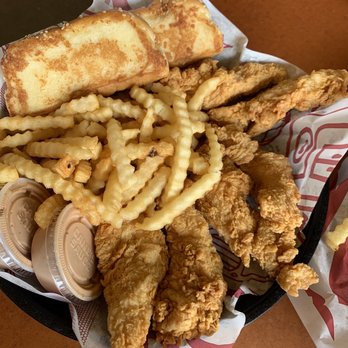 Raising Cane's Chicken Fingers - The Caniac Combo - 6 Chicken Fingers - Fast Food Near Me - Plano, Texas