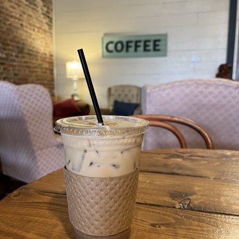Mugs On the Square - Dirty chai latte - Medium - So good - Coffee & Tea Near Me - Commerce, Texas