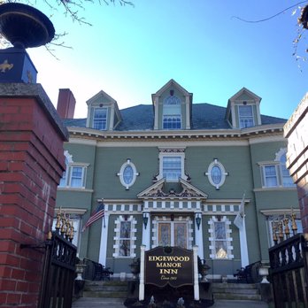 Edgewood Manor Bed & Breakfast Inn - Bed & Breakfast Near Me - Providence, Rhode Island