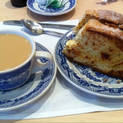 Sanborns - Pan de Muerto con café.
