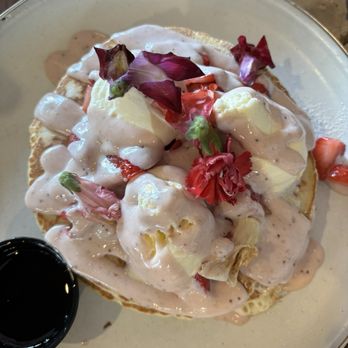 Pradera Brunch - Fresas con crema pancake - Breakfast & Brunch Near Me - Baldwin Park, California Pradera Brunch - Fresas con crema pancake - Breakfast & Brunch Near Me - Baldwin Park, California
