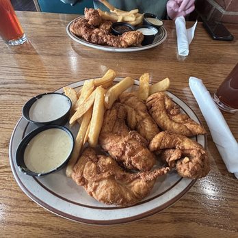 Mac & Bobs - Chicken tenders - Sports Bars Near Me - Salem, Virginia