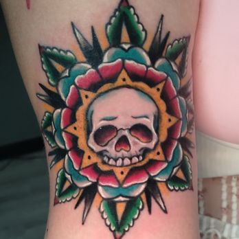 Ink Ambition Tattoo Studio - Trad skull flower done by Buck - Tattoo Near Me - Irving, Texas