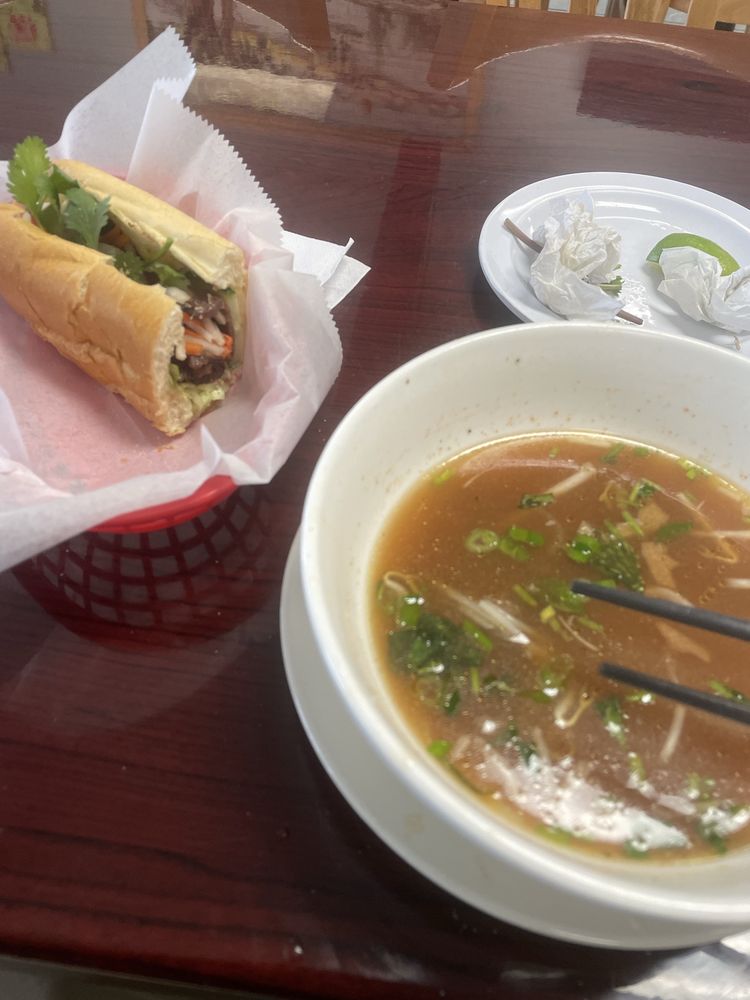 Kimlee Vietnamese Cuisine Logo