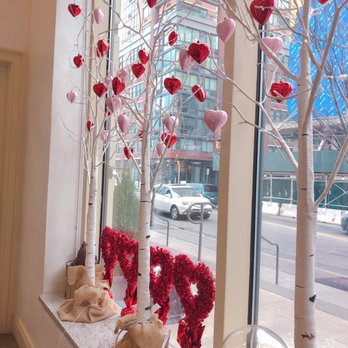 L' Atelier Du Chocolat - Valentine's Cute decorations - Chocolatiers & Shops Near Me - Jersey City, New Jersey L' Atelier Du Chocolat - Valentine's Cute decorations - Chocolatiers & Shops Near Me - Jersey City, New Jersey