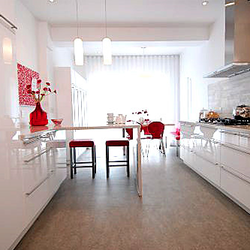 flatrate kitchens - High gloss white with red accent pieces