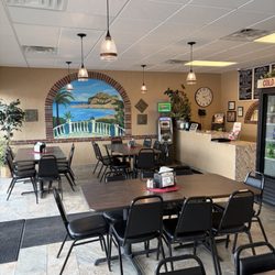 Conca D'oro Pizzeria - Seating and a painting