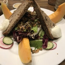 Le Pain Quotidien - Salada de queijo de cabra com nozes caramelizadas