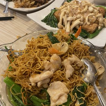 China Bistro - Chicken chow mein crispy noodles no bean sprouts - Cantonese Near Me - Rosemead, California China Bistro - Chicken chow mein crispy noodles no bean sprouts - Cantonese Near Me - Rosemead, California