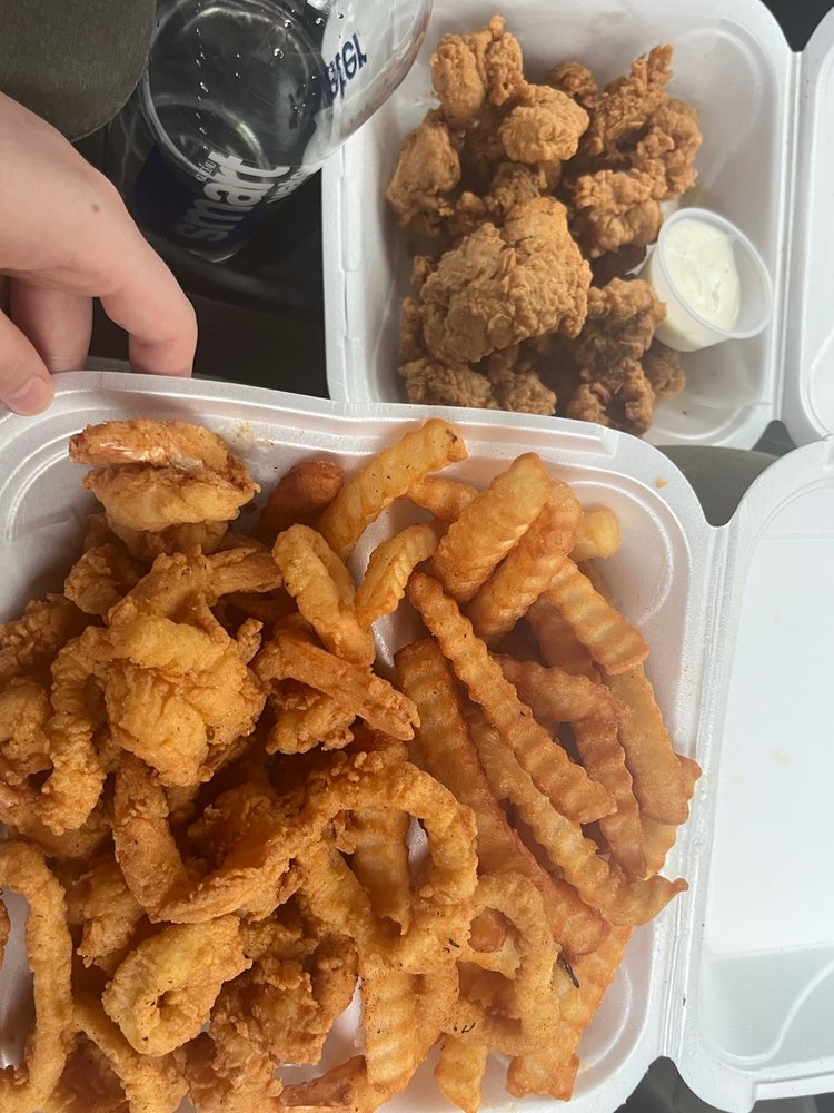 TUNIS SEAFOOD, WINGS & SUBS Updated August 2024 111 Photos & 61 Reviews 4309 University