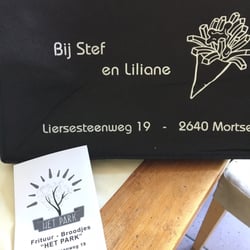 Frituur Het Park - Deze praktische zak kreeg je er met de glimlach bij.